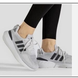 Adidas Originals Swift Run 22 Women’s Size 10 – White/Black Knit Running Shoes